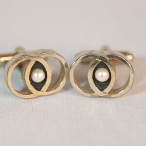 Vintage Cuff Links Gold Tone Interlapping Circles Central Pearly Bead